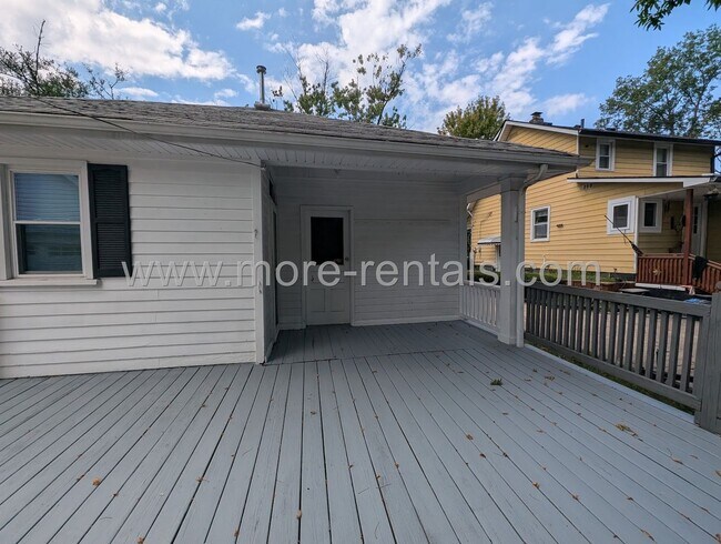 Building Photo - 392 Collingwood Ave