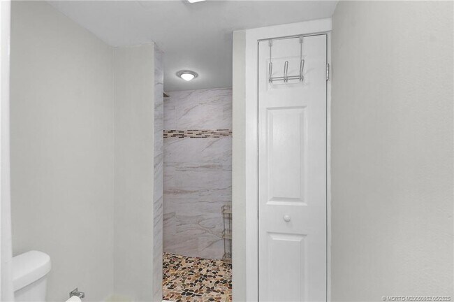 Building Photo - 10310 S Ocean Dr