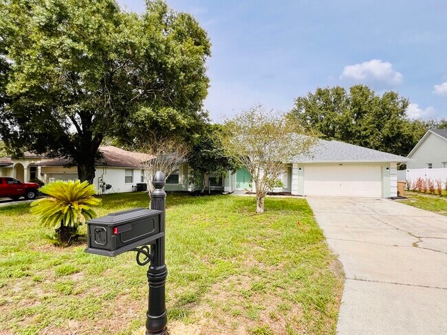 Building Photo - PRICE REDUCED FOR A QUICK MOVE IN!!  Beaut...