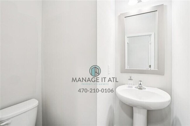 Building Photo - Move-in-ready 3 bedroom townhome in Duluth
