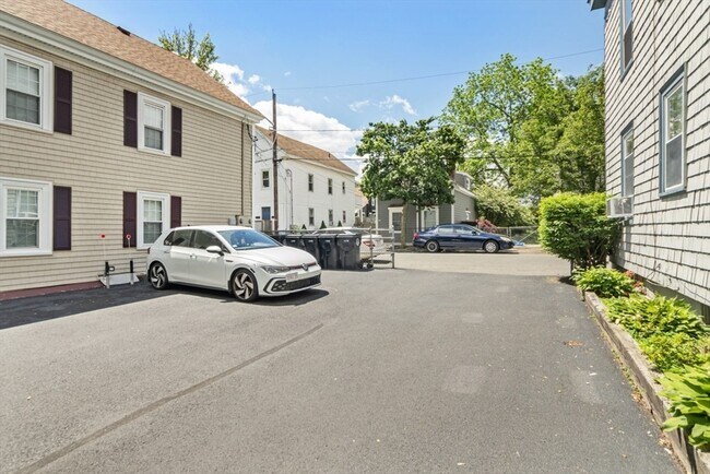 Building Photo - 36 Upham St