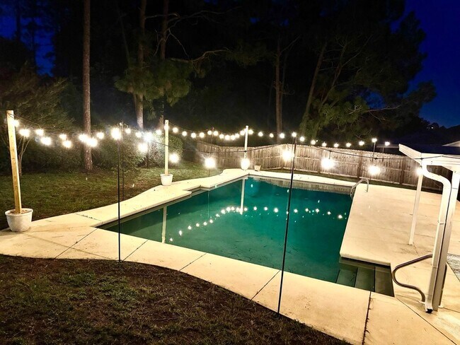 Building Photo - Your Own Backyard Oasis – 3 Bedroom Pool Home in South Crestview!