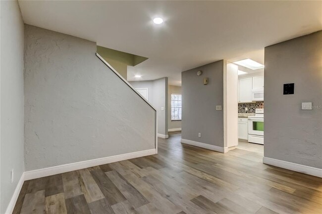 Building Photo - 4139 Brentwood Park Cir
