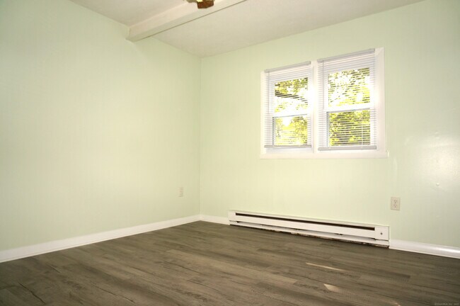 Building Photo - 19 Ferris Ave