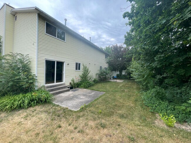 Building Photo - 785 S 200 E