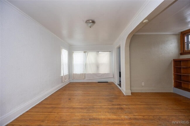 Building Photo - 68 Sirret St