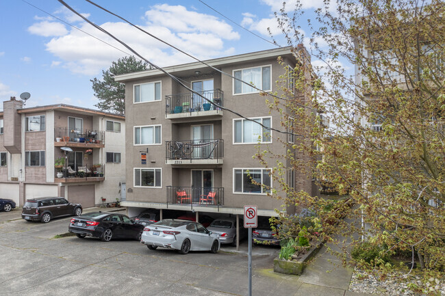 Building Photo - Karina Apartments