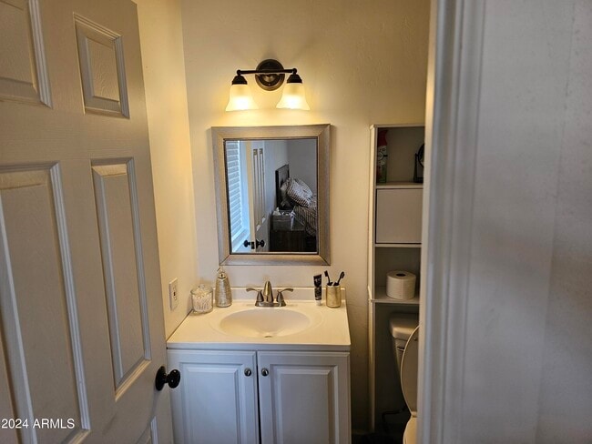 Building Photo - 1042 W Ocotilla St