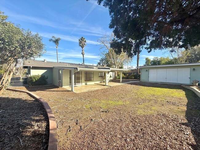 Building Photo - Charming 2B/2BA House in Escondido!