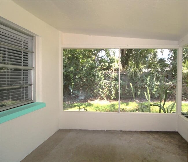 Building Photo - 6339 Gateway Ave