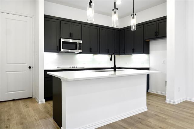 Building Photo - 631 Redwood Wy