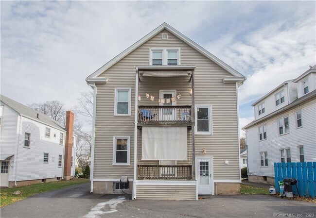 Building Photo - 77 Maplewood Ave