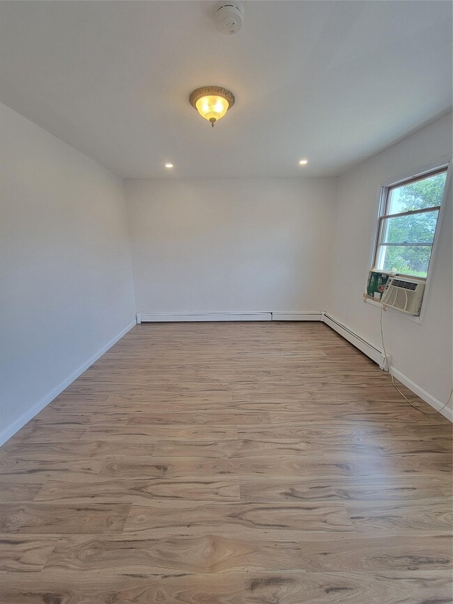 Building Photo - 217 5 Ave