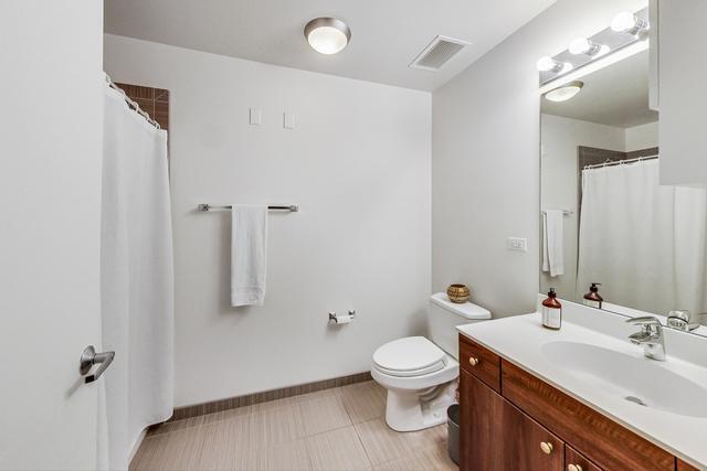 Building Photo - 235 W Van Buren St