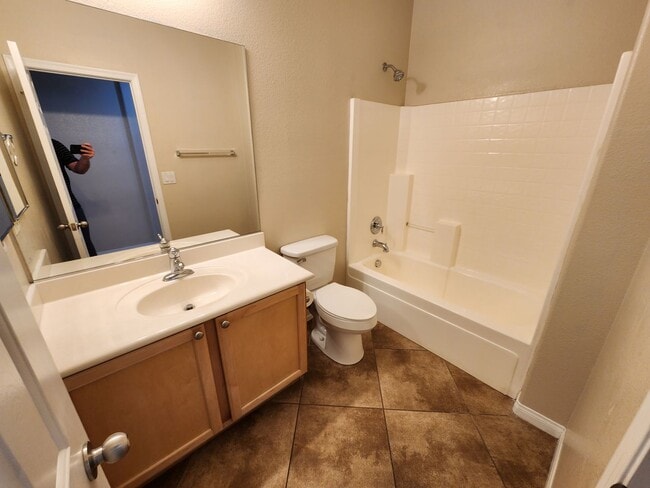 Building Photo - Spacious 3Bed/2Bath/2Car home nestled in the desirable Anthem Highlands Community