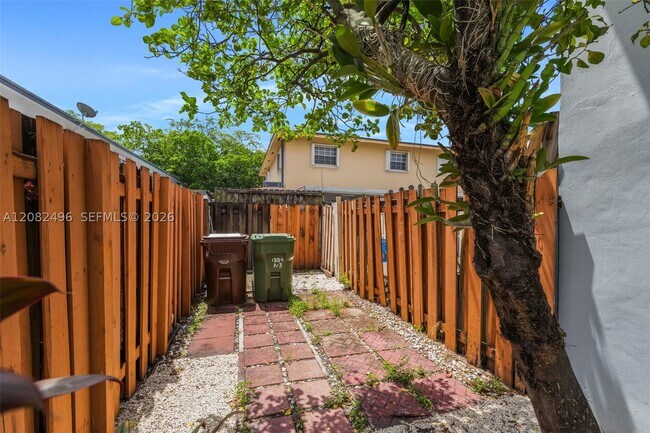 Building Photo - 1284 W 44th Pl