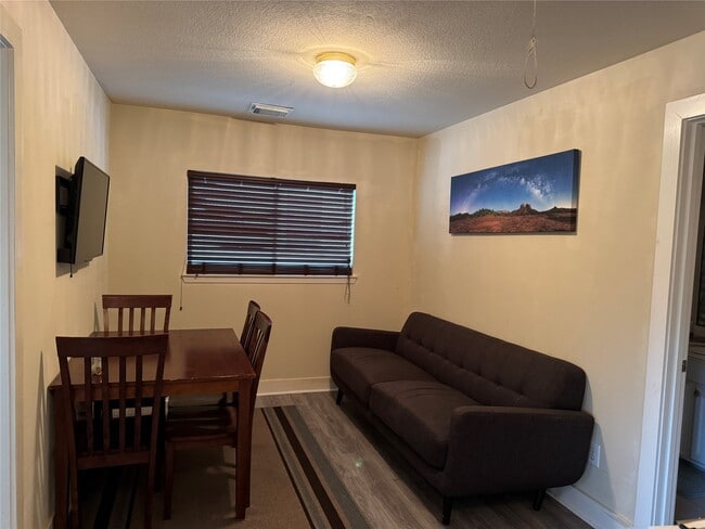 Building Photo - 832 Belvedere Dr