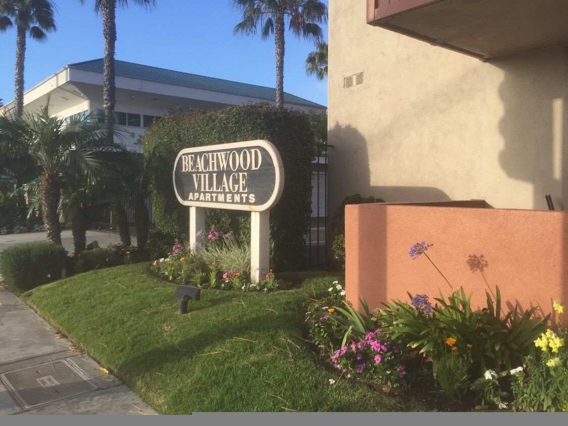 Beachwood Village Apartments Huntington Beach