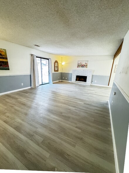 Building Photo - 3526 W Browning Ave