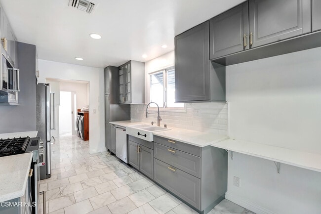 Building Photo - 23353 Balmoral Ln