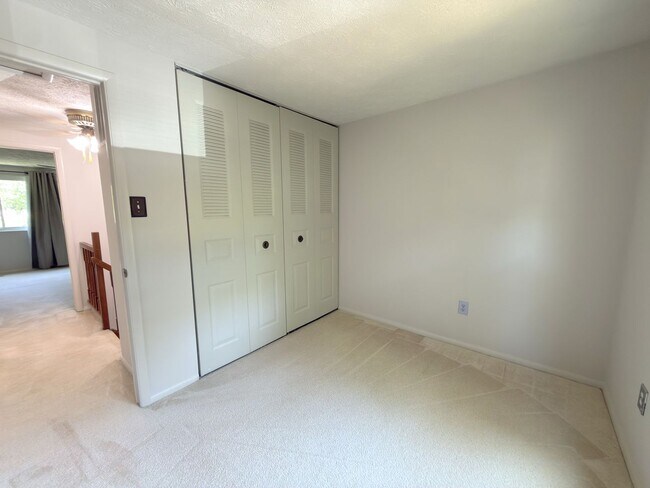 Building Photo - 3 Bed 4 Bath Townhome for Rent in Fairfax, VA!