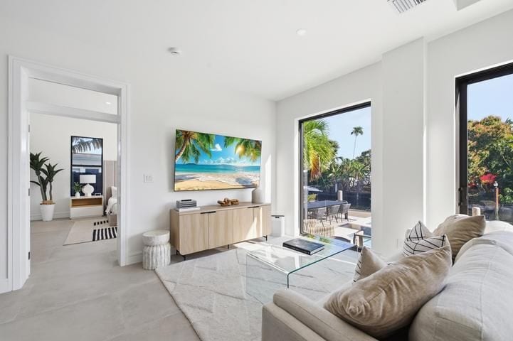Building Photo - 1308 Avocado Isle