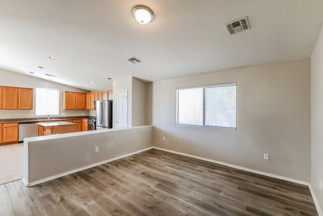 Building Photo - 12465 N Stone Ring Dr