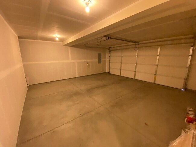 Building Photo - 3 Bed 2.5 Bath home in central Bend!