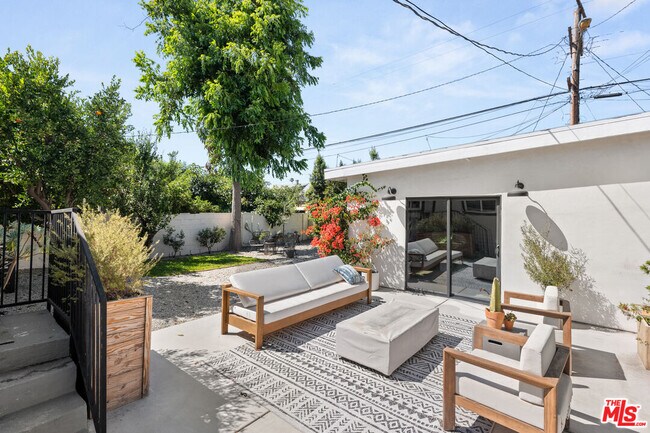 Building Photo - 1231 W 49th St