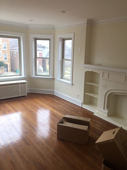 Building Photo - 1744 E 84th Pl