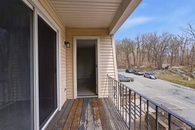 Building Photo - 614 Fox Run Ln