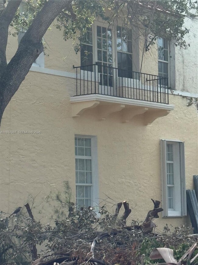 Building Photo - 700 W 51st St