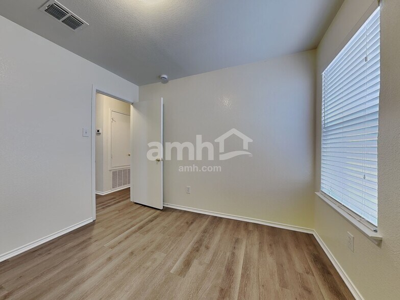 Building Photo - 1520 Wind Star Way