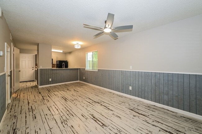 Building Photo - Neptune Beach Townhouse - On Huge Lot in Q...
