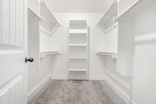 Building Photo - Beautiful home awaits you!