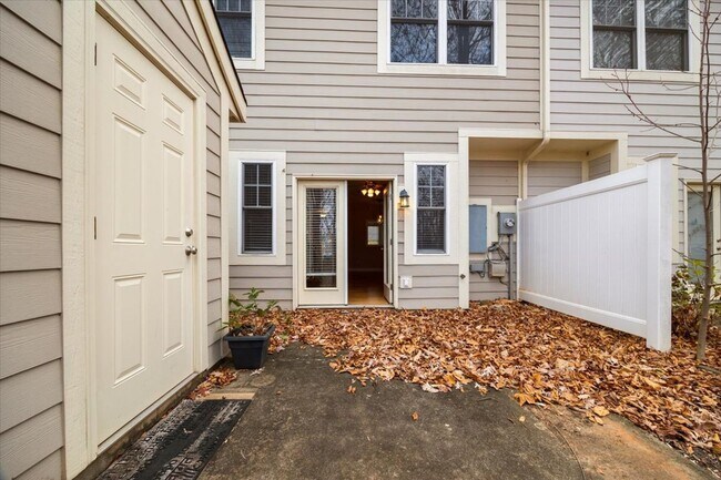 Building Photo - 1938 Tudor Court