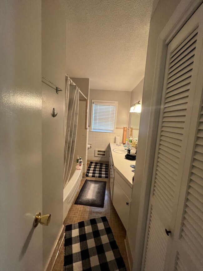 Building Photo - One level brick home close to Mayfair, UNC...