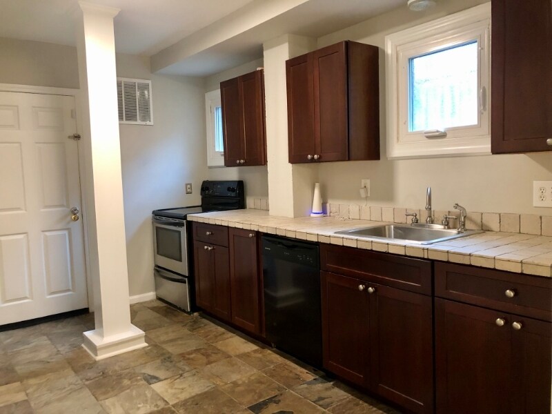 Building Photo - 866 Moreland Ave SE