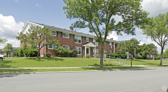 Building Photo - Colonial Pointe