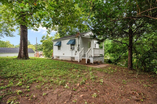 Building Photo - 2936 N Hanley Rd