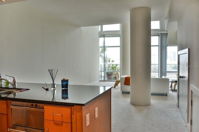 Building Photo - 1120 E Kennedy Blvd