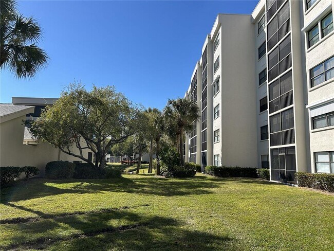 Building Photo - 1316 Pasadena Ave S