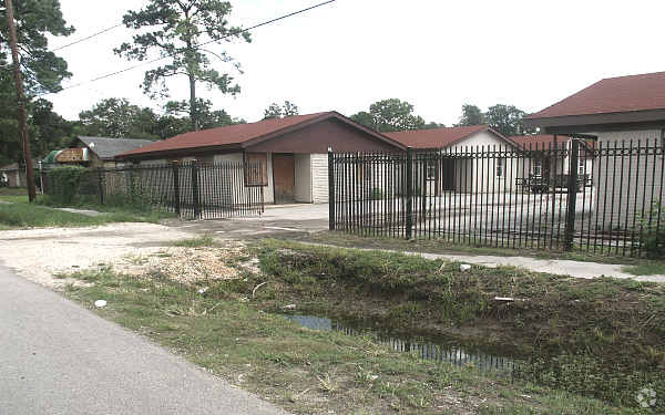 Building Photo - Weaver Road Apartments