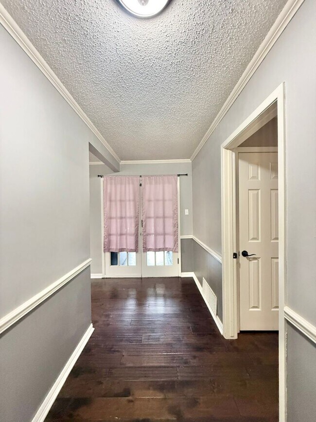 Building Photo - Available Now! Spacious 4 Bed/3 Bath Home in Tyler! Hot Tub!