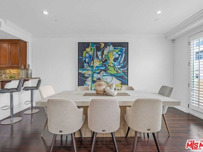 Building Photo - 143 N Arnaz Dr