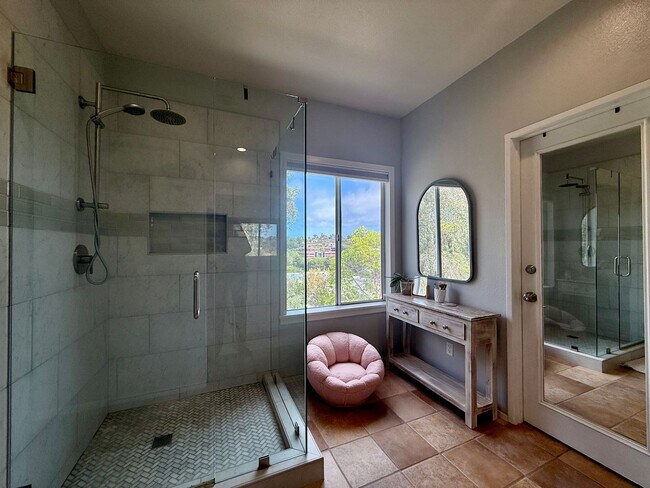 Building Photo - Spectacular Home in the Heart of Encinitas