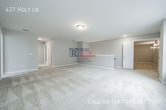 Building Photo - 427 Holt Ln
