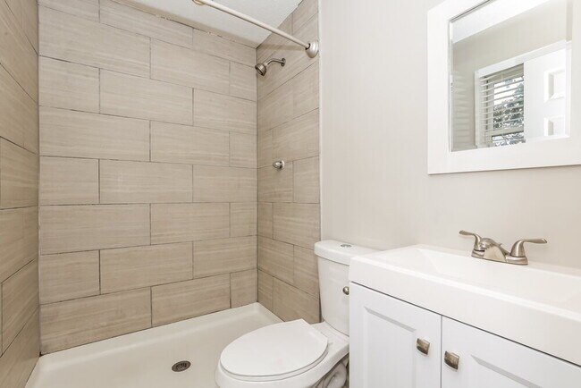 Building Photo - 116 Hermitage Dr