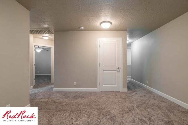 Building Photo - Spacious 4 Bedroom, 2.5 Bathroom Centrally...