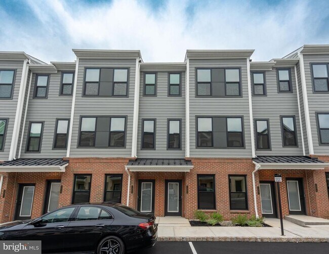 Building Photo - 1208 Parker Blvd